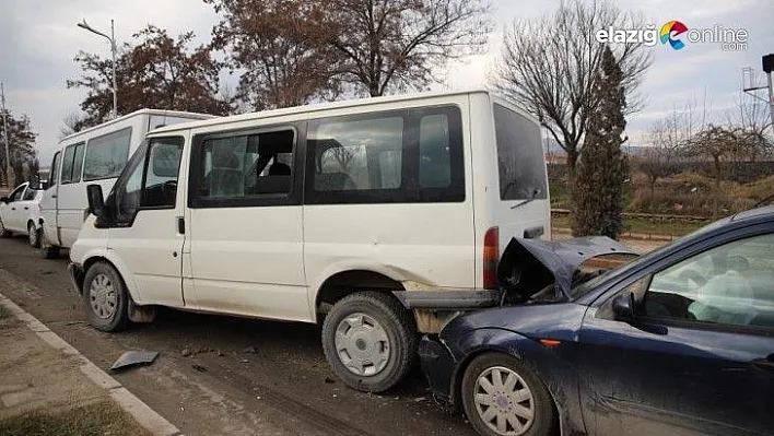 4 aracın karıştığı zincirleme trafik kazasında, 4 kişi yaralandı