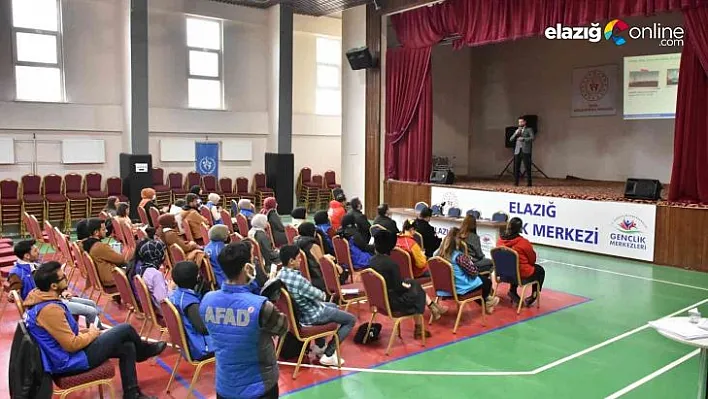 AFAD'dan Gençlik Merkezi gönüllülerine afet eğitimi