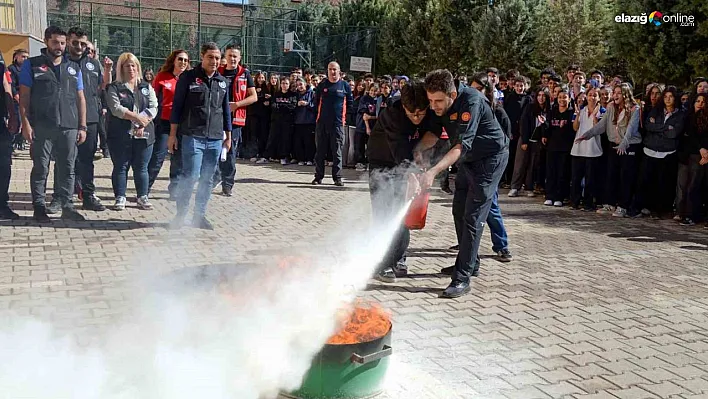 Afet Risklerinin Azaltılması Gününde öğrencilere uygulamalı eğitim