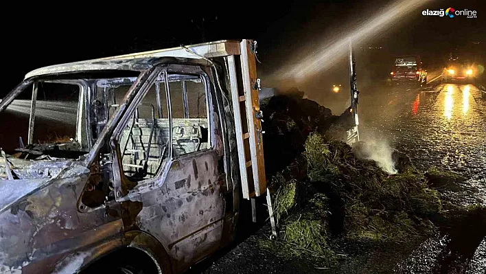 Arguvan'da yonca yüklü kamyonet alev alev yandı