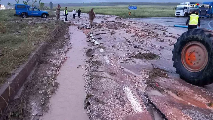 Aşırı yağış nedeniyle kapatılan yol, trafiğe açıldı