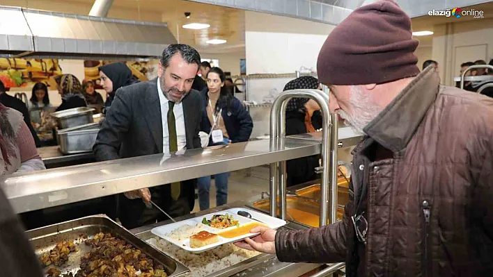 Başkan Şerifoğulları depremzedelerle iftarda buluştu