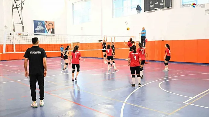 Battalgazi Yıldız Kızlar Voleybol Takımı, 3-0 galip