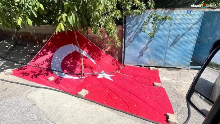 Türk bayrağının yere serilmesine tepki