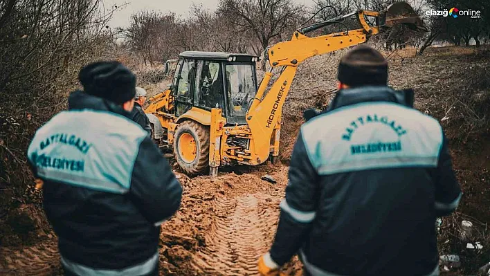 Belediye ekiplerinden Yenice Mahallesi'nde alt yapı ve stabilize çalışması