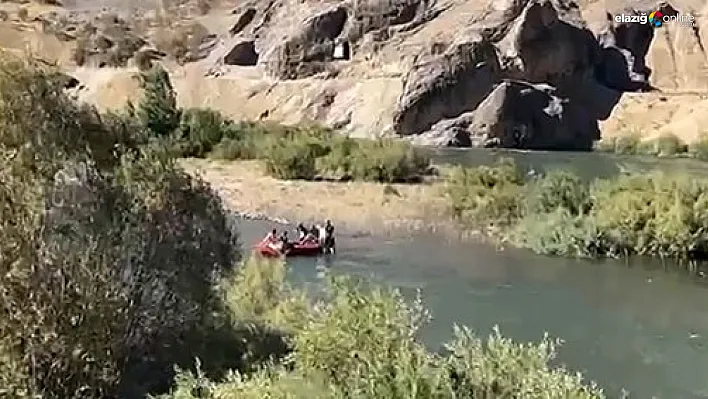 Elazığ Palu'da Korku Dolu Anlar: Mahsur Kalan 4 Kişi Botla Kurtarıldı!