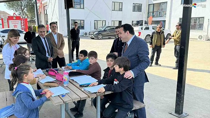 Bilgievi öğrencilerine hediye ders kitabı
