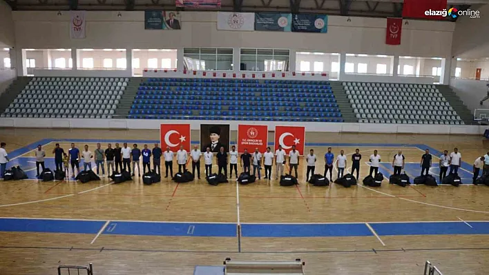 Bingöl'de 56 spor kulübüne malzeme desteği