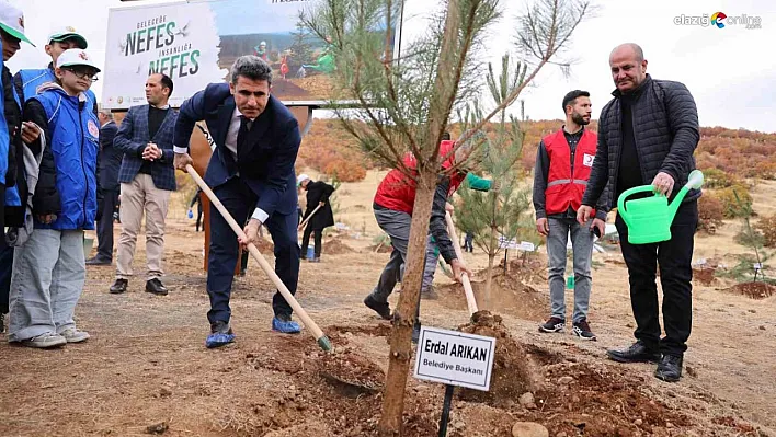 Bingöl'de binlerce fidan, toprak ile buluştu