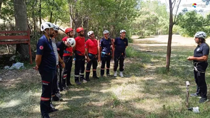 Bingöl'de itfaiye ekiplerine dağcılık eğitimi verilmeye başlandı