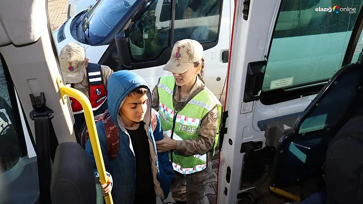 Bingöl'de jandarma, okul çevrelerini ve servislerini denetledi