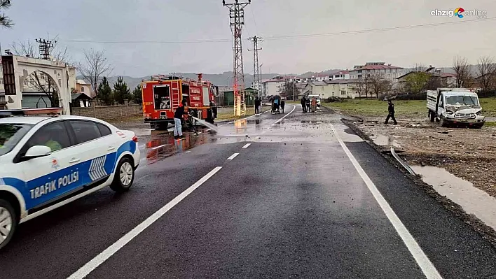 Bingöl'de kamyonet kaza yaptı