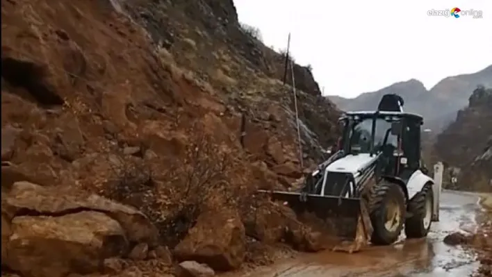 Bingöl'de kuvvetli sağanak heyelan getirdi!