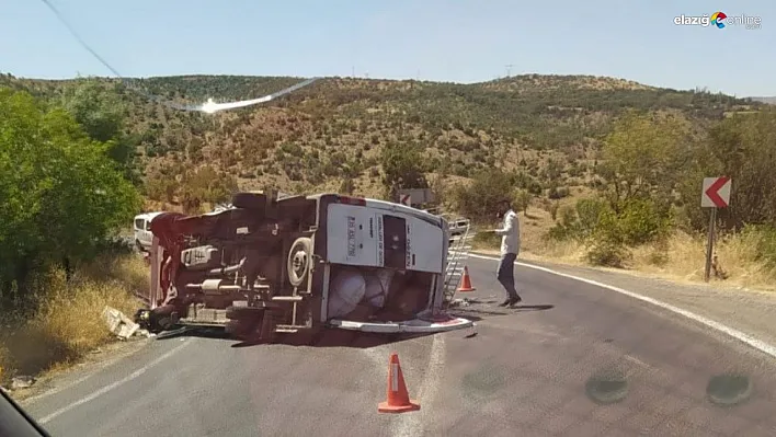 Bingöl'de minibüs yan yattı