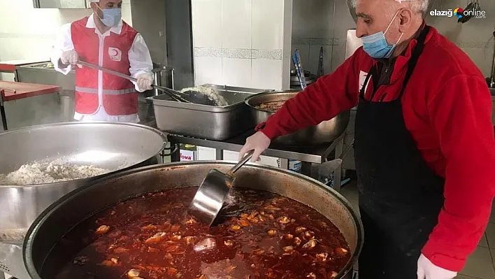 Bingöl'de Ramazan ayında Türk Kızılayın kazanları, ihtiyaç sahipleri için kaynıyor