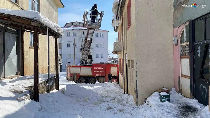 Bingöl'de tehlike oluşturan buz sarkıtları itfaiye ekipleri tarafından temizlendi