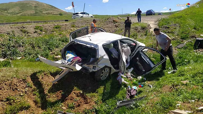 Bingöl'de trafik kazası: Baba öldü, eşi ve çocuğu yaralandı