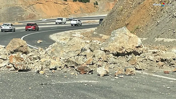 Bingöl - Erzurum karayolunda kayalar yola düştü