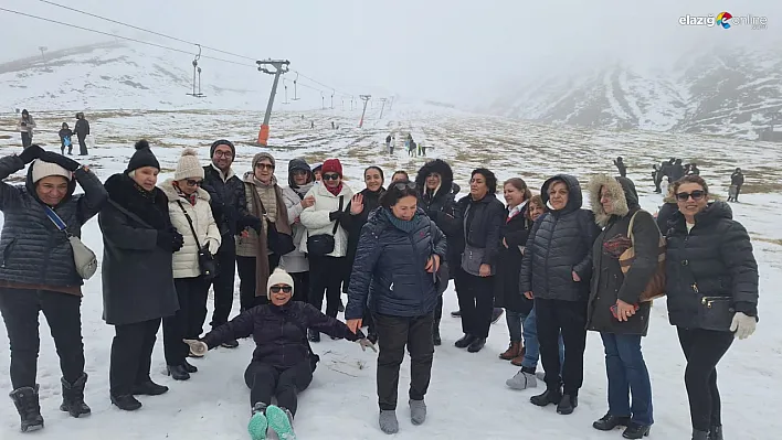 Bozdağ'da Elazığ Coşkusu: İzmir'de Halaylarla Kar Eğlencesi!