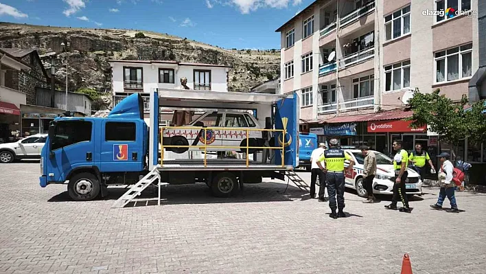 Çemişgezek'te emniyet kemeri simülasyon tırı farkındalık oluşturdu