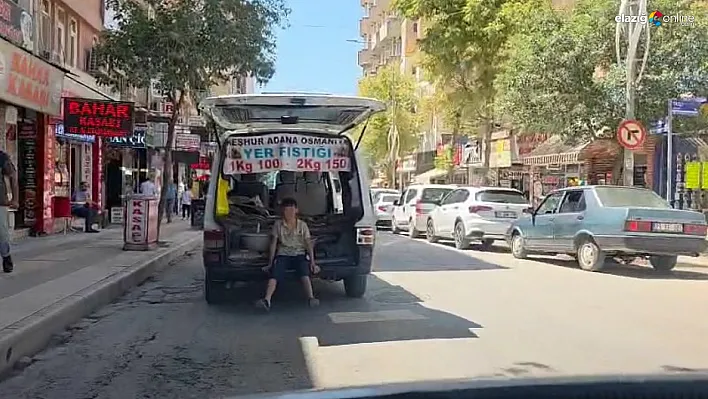 Panelvan Arkasındaki Tehlikeli Yolculuk Kameraya Böyle Yansıdı!