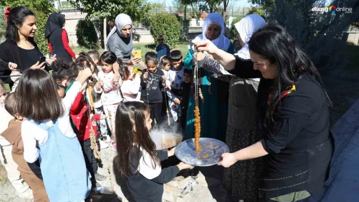 Çocuklar bağ bozumu ve bulamaç etkinliğinde bir araya geldi