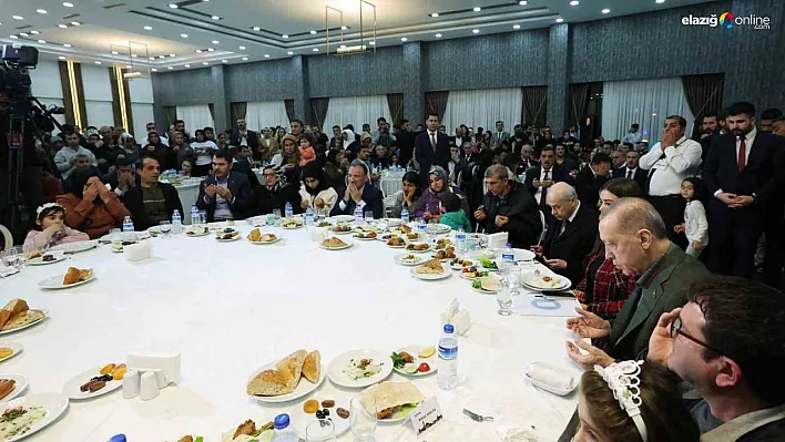 Cumhurbaşkanı Erdoğan Diyarbakır'da depremzedelerle iftarda bir araya geldi