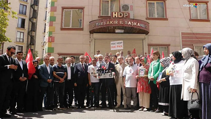 Cumhurbaşkanı Yardımcısı Cevdet Yılmaz, Diyarbakır anneleriyle bir araya geldi