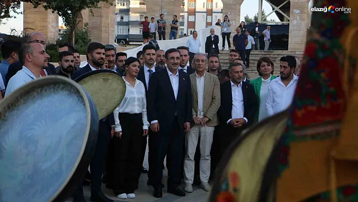 Cevdet Yılmaz Diyarbakır'da gençlerle buluştu