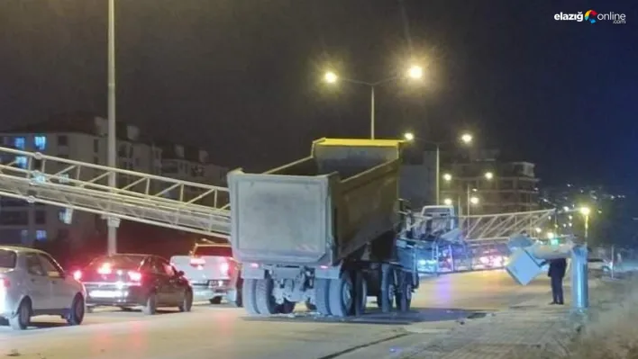 Fevzi Çakmak Mahallesi'nde heyecanlı anlar: Kamyon KGYS direğini devirdi!