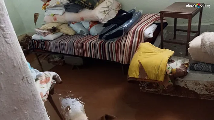 Darende'de  sağanak ve dolu su baskınlarına neden oldu