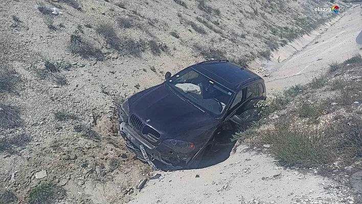 Darende'de araç yol kenarına devrildi: 1 yaralı
