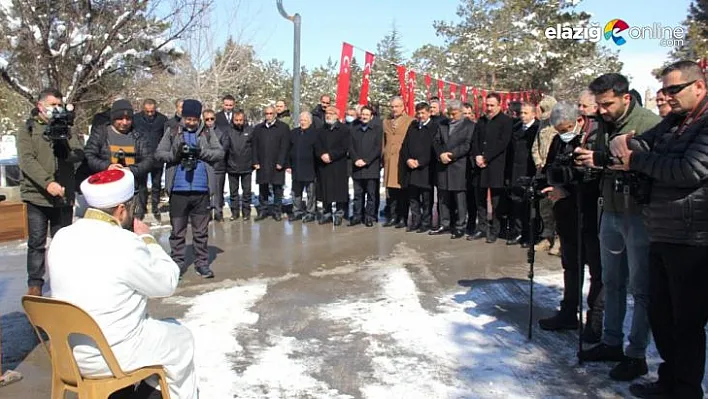 Deprem şehitleri dualarla anıldı