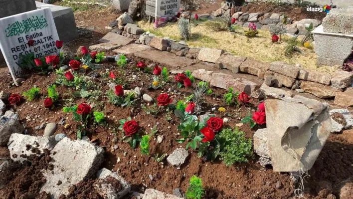 Depremde hayatını kaybedenler 40. günde kabirlerine çiçekler bırakılarak anıldı