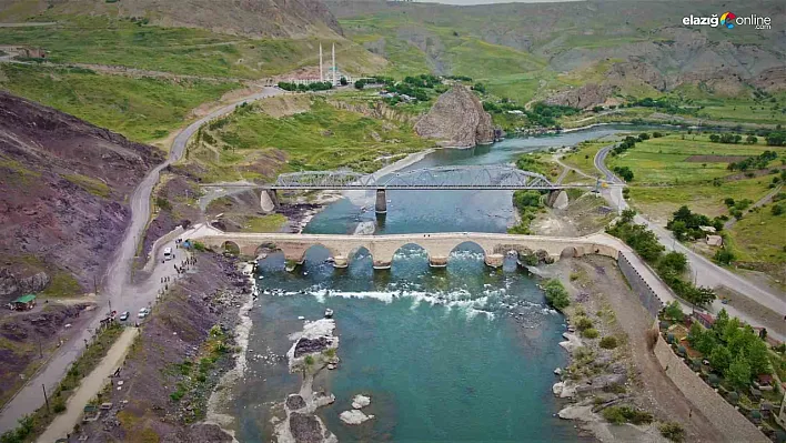 Tarihi Palu Köprüsü ilk günkü ihtişamını koruyor