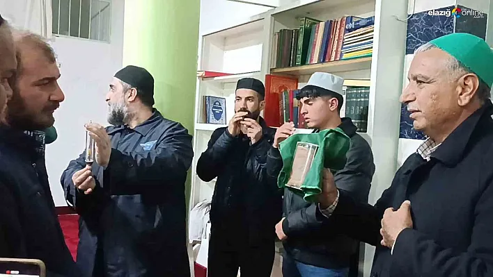 Dicle'de Hırka-i Şerif ve Sakal-ı Şerif salavatlarla ziyarete açıldı