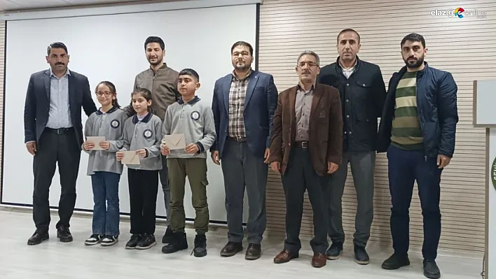 Dicle'de İstiklal Marşı Şiir Yarışması Kazananlarına Ödülleri Verildi!