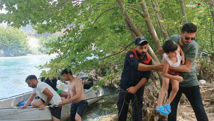 Dicle Nehri'nde mahsur kalan 10 kişilik aile kurtarıldı