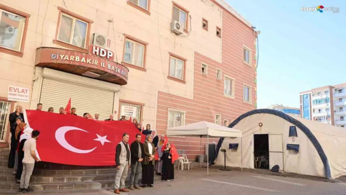 Diyarbakır anneleri TUSAŞ saldırısı nedeniyle PKK'yı lanetledi