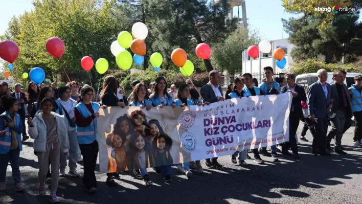 Diyarbakır'da 100 kız çocuğu farkındalık için yürüyüş yapıp gökyüzüne balon bıraktı