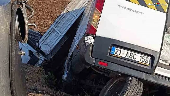 Diyarbakır'da 3 aracın karıştığı kazada 12'si öğretmen 14 yaralı