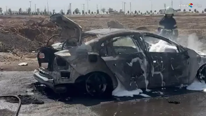 Diyarbakır'da alev topuna dönen otomobil itfaiye ekiplerince söndürüldü