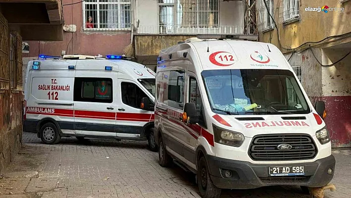 Diyarbakır'da apartmanda priz kaynaklı yangın: 7 kişi dumandan etkilendi