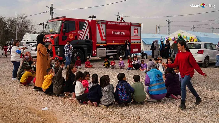 Diyarbakır'da çadır kentteki çocuklar oyunlarla mutlu ediliyor