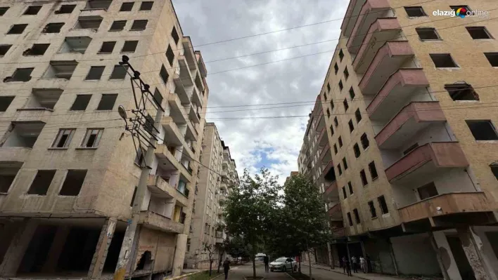 Diyarbakır'da hasarlı binalar yıkılmayı bekliyor