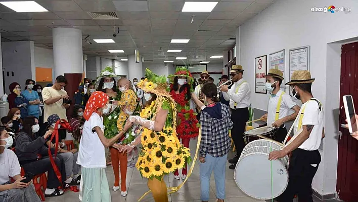 Diyarbakır'da hastanede tedavi gören çocuklara ve annelerine moral etkinliği