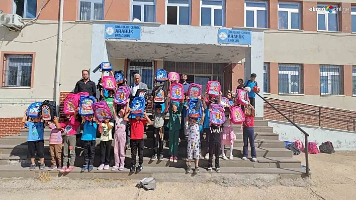 Diyarbakır'da hayırseverlerden öğrencilere kırtasiye desteği