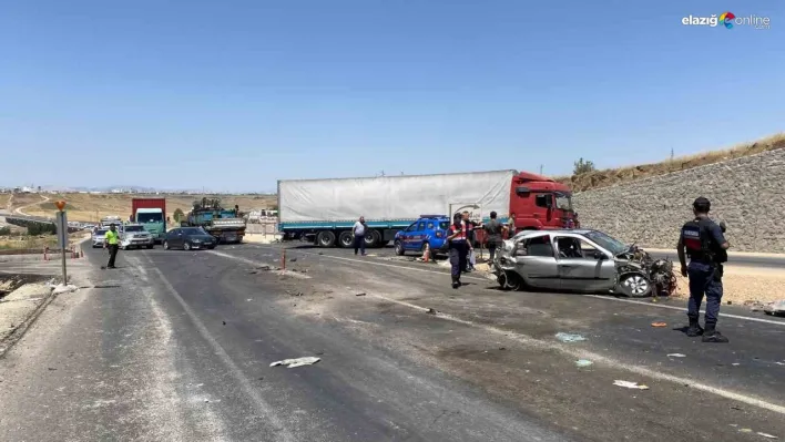 Diyarbakır'da iki tır ile otomobil çarpıştı: 1 ölü, 4 yaralı