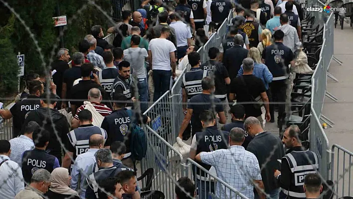 Diyarbakır'da İl Seçim Kurulu önünde metrelerce kuyruk oluştu