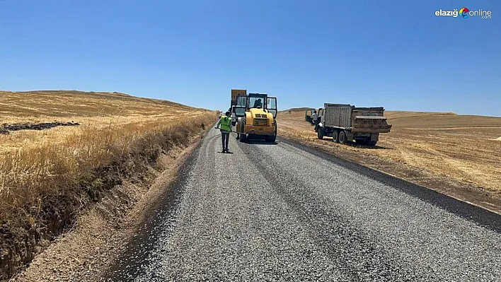 Diyarbakır'da kırsal mahalle yollarında çalışmalar sürüyor